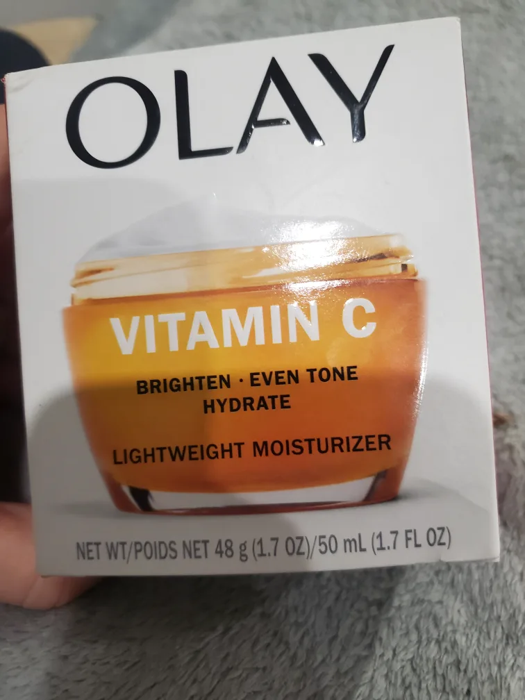Olay Vitamin C Lightweight Moisturizer thumbnail