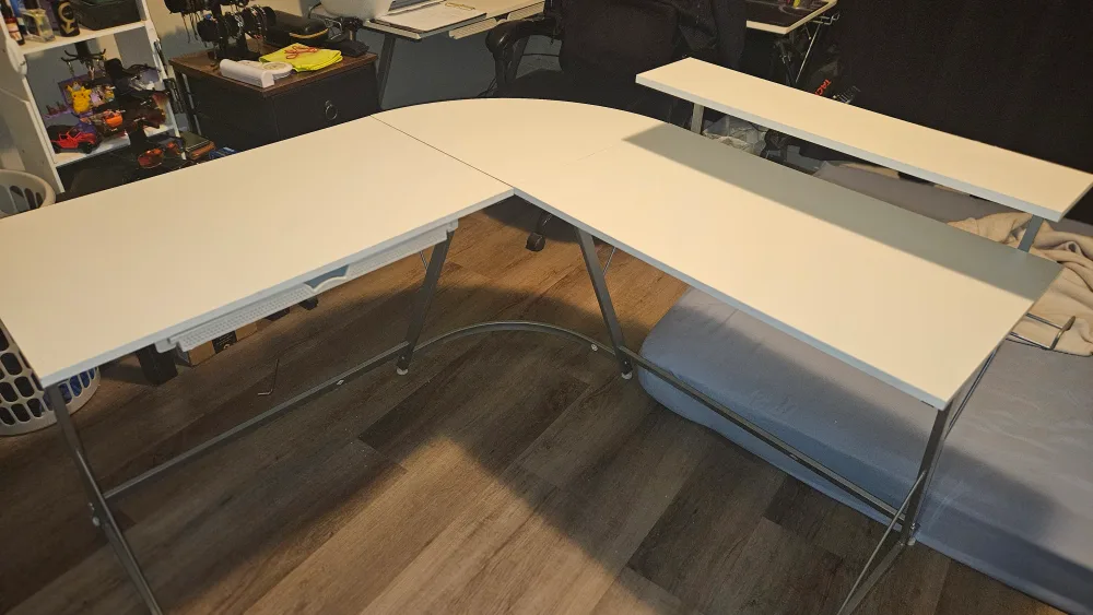 White Corner Desk thumbnail