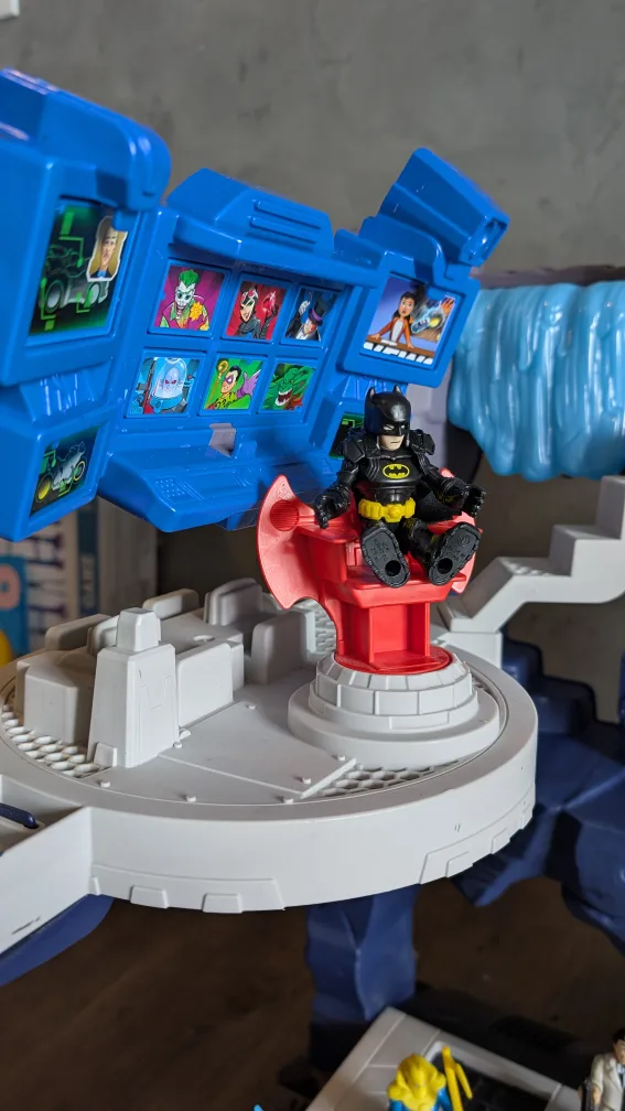 Imaginext BATCAVE + BATWING + BATSUB & More – Price Negotiable! image indicator(4)
