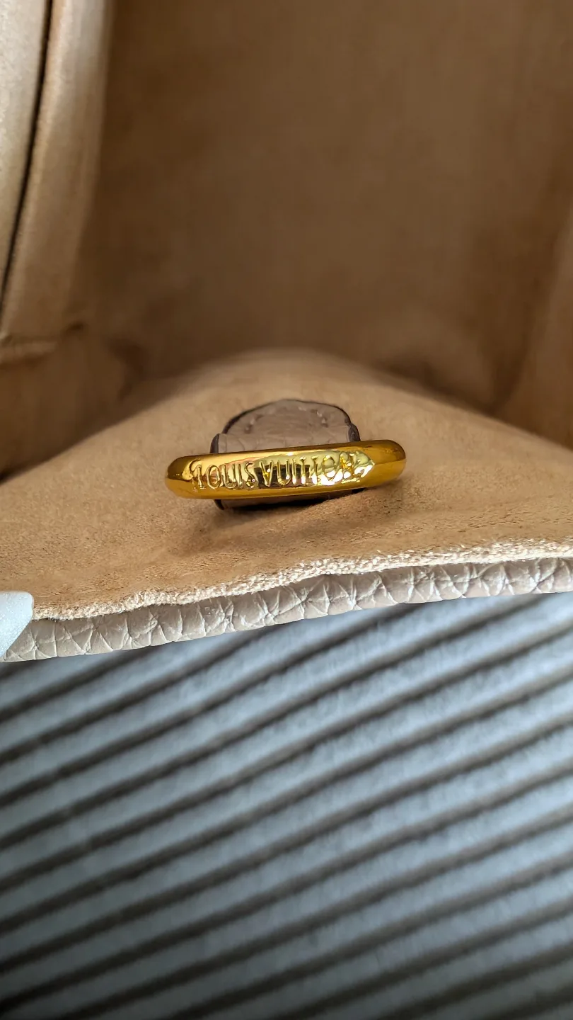 Lous Vuitton OnTheGo Tote – Beige, Clean, Stylish & Negotiable image indicator(9)