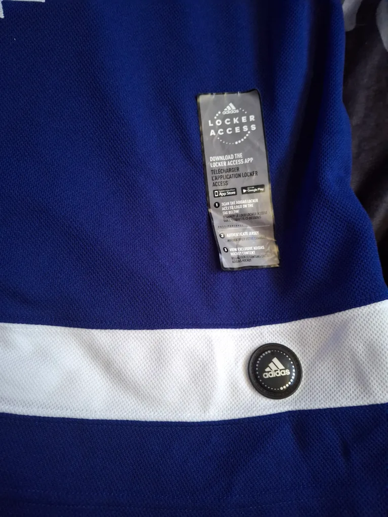 Adidas Toronto Maple Leafs Matthews #34 Jersey, Size 52 image indicator(2)