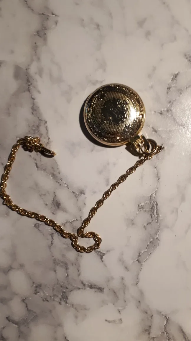 Colibri Gold tone Pocket Watch image indicator(2)