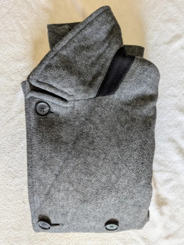 Old Navy Medium Grey Coat Small – Stylish Warm Men's Jacket image indicator(2)