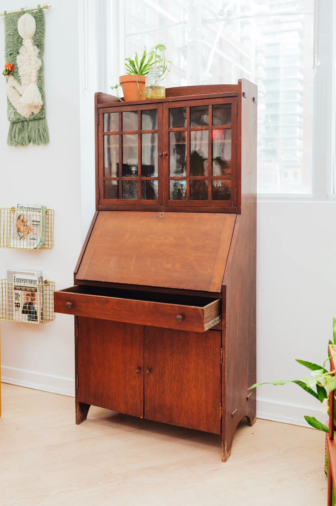 [DELIVERY INCLUDED] Tip-Down Lockable Bar Cabinet image indicator(2)