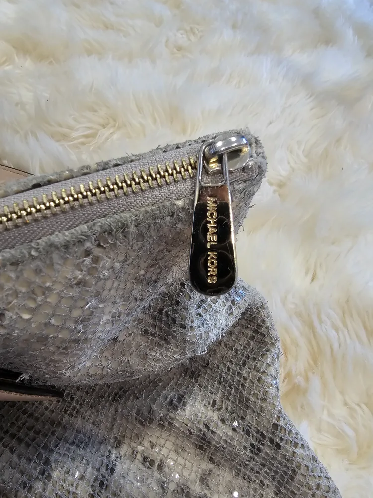 Michael Kors Tote Bag image indicator(4)