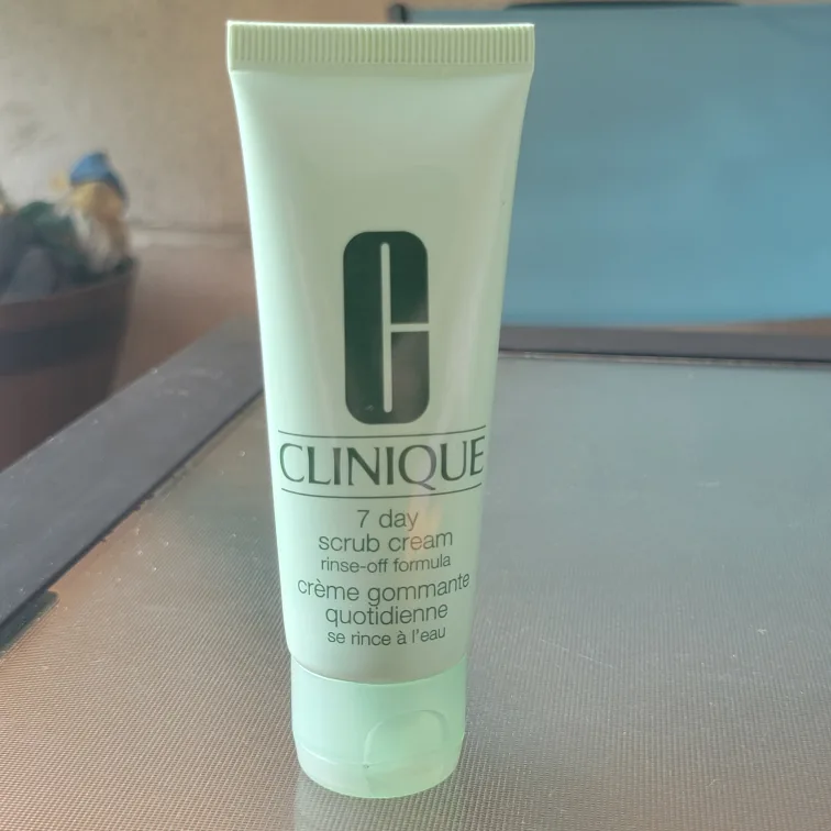 Clinique 7 Day Scrub Cream Rinse-Off Formula thumbnail