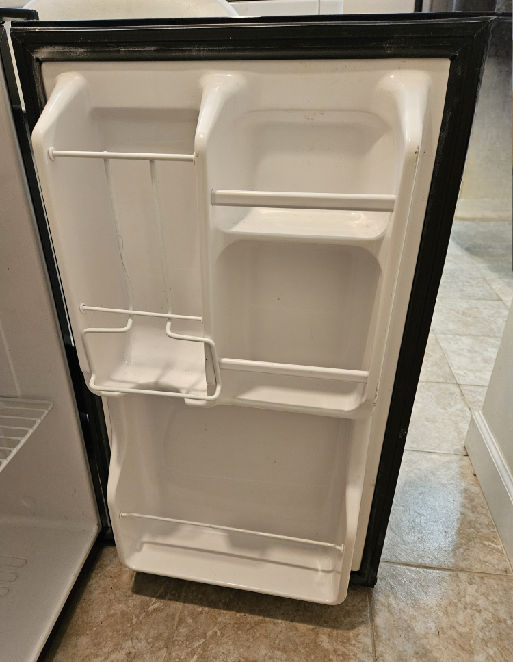 Compact Refrigerator - photo 3