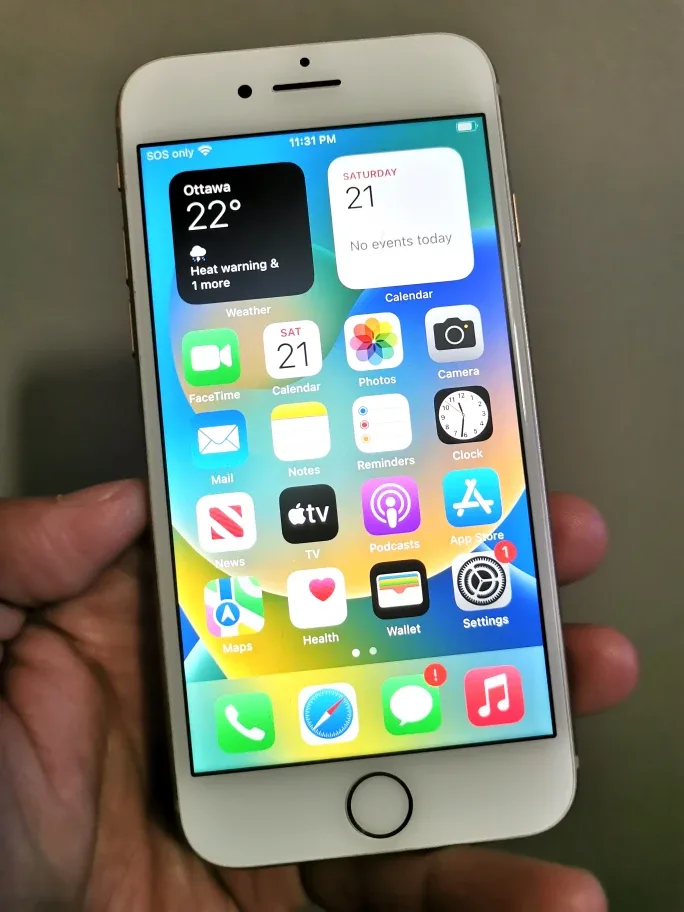 iPhone 8 64G Gold Unlocked thumbnail