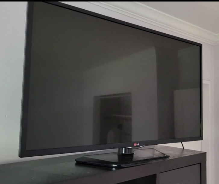 LG 42LN5700 42-inch LED TV