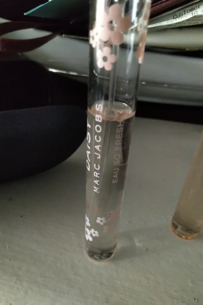 Assorted Perfume Bottles image indicator(6)