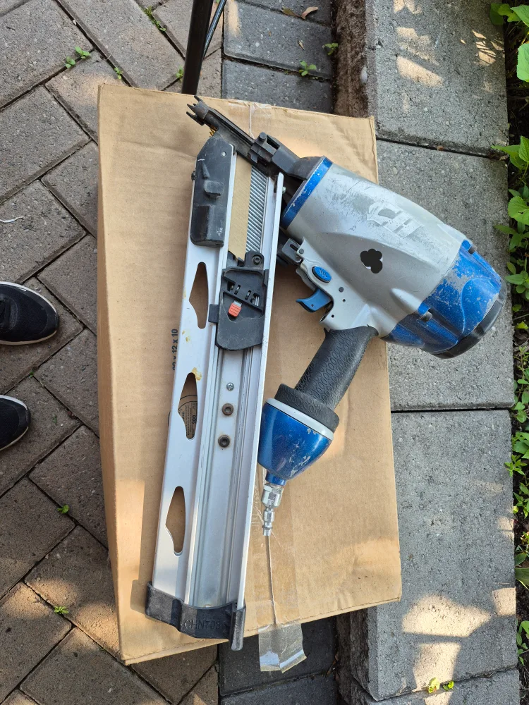 Used Pneumatic Nail Gun Kit thumbnail