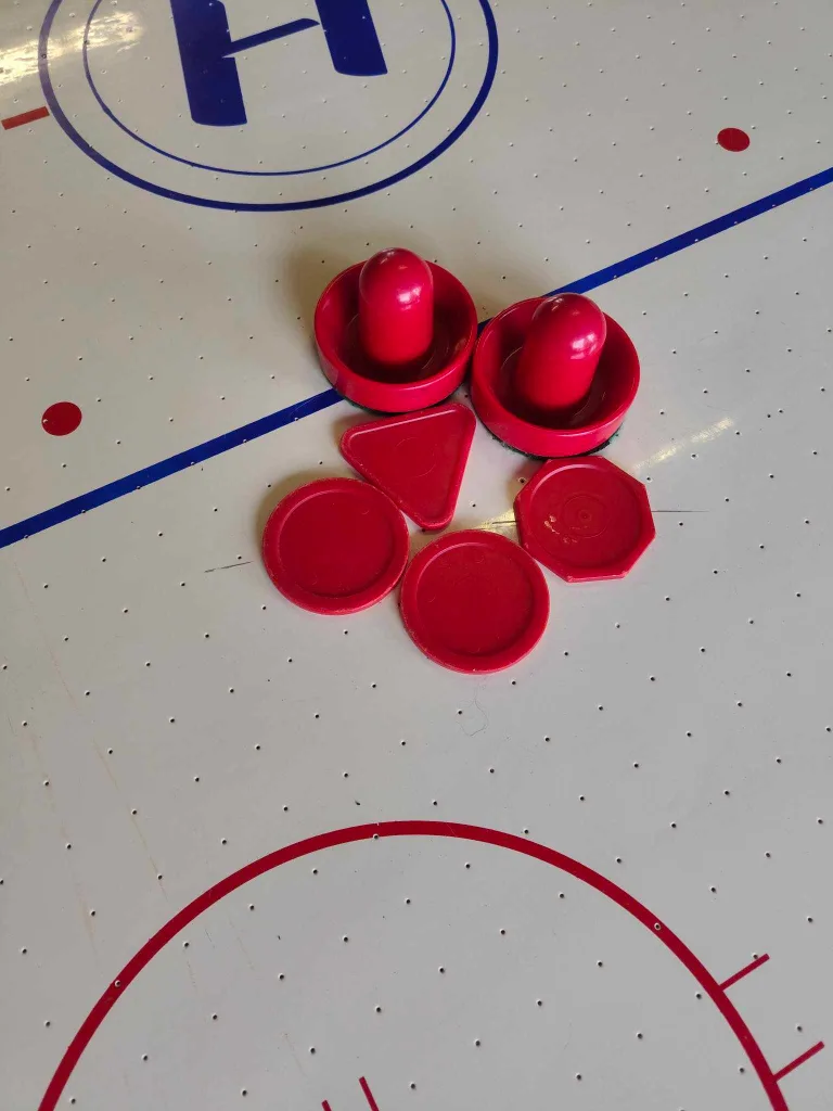Air Hockey Table with Accessories image indicator(4)