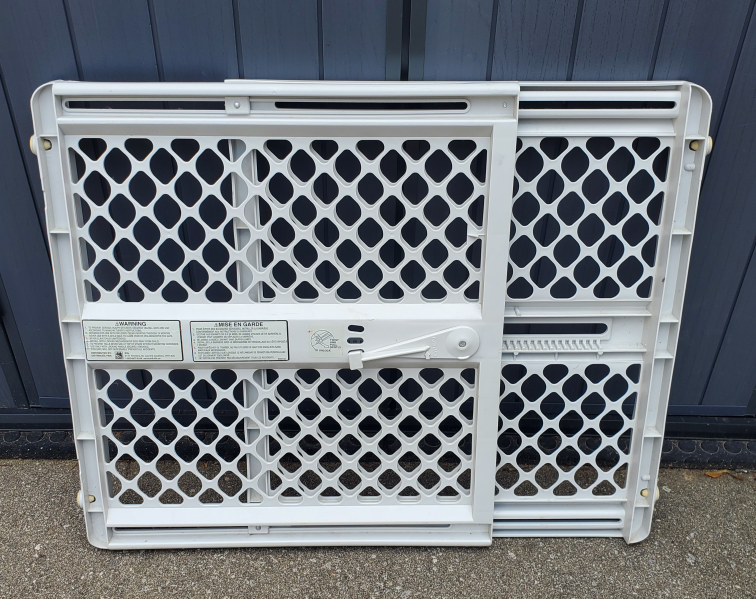 BABY GATE