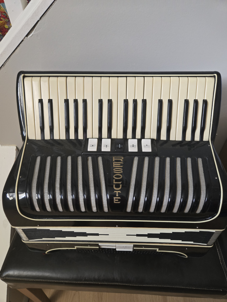 Resolute Accordion