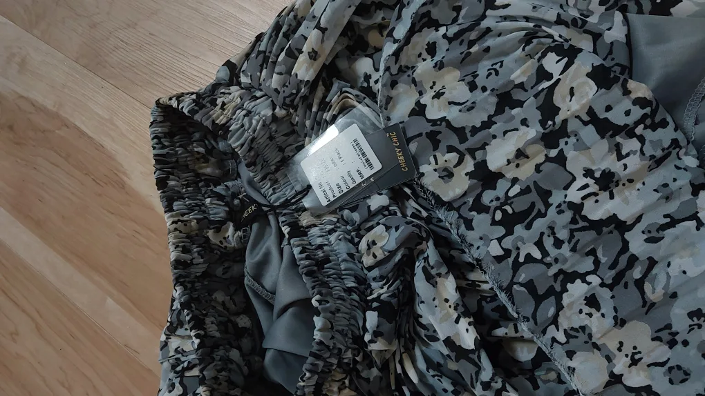 BRAND NEW Chic Floral Skirt with attached shorts image indicator(3)