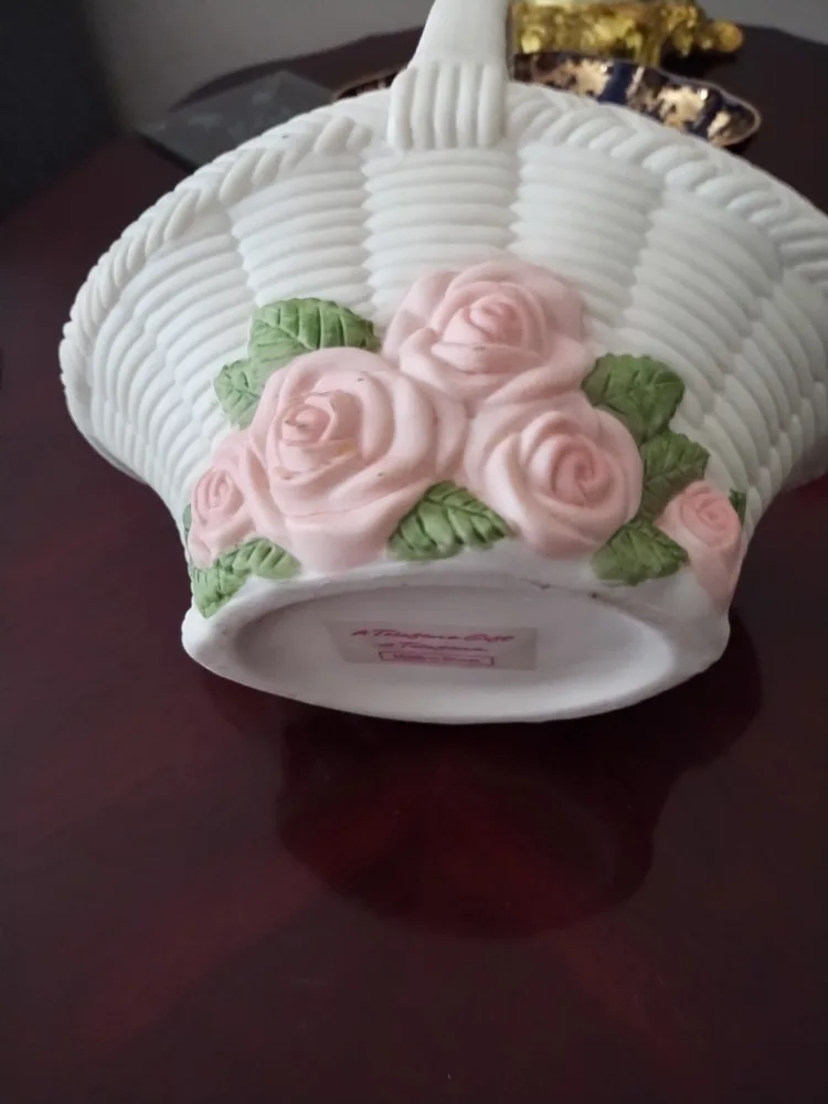 Teleflora Ceramic Basket image indicator(4)