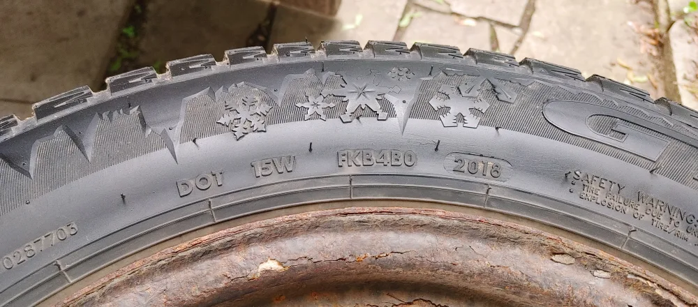 Set of 4 winter tires 205/65R16 image indicator(4)