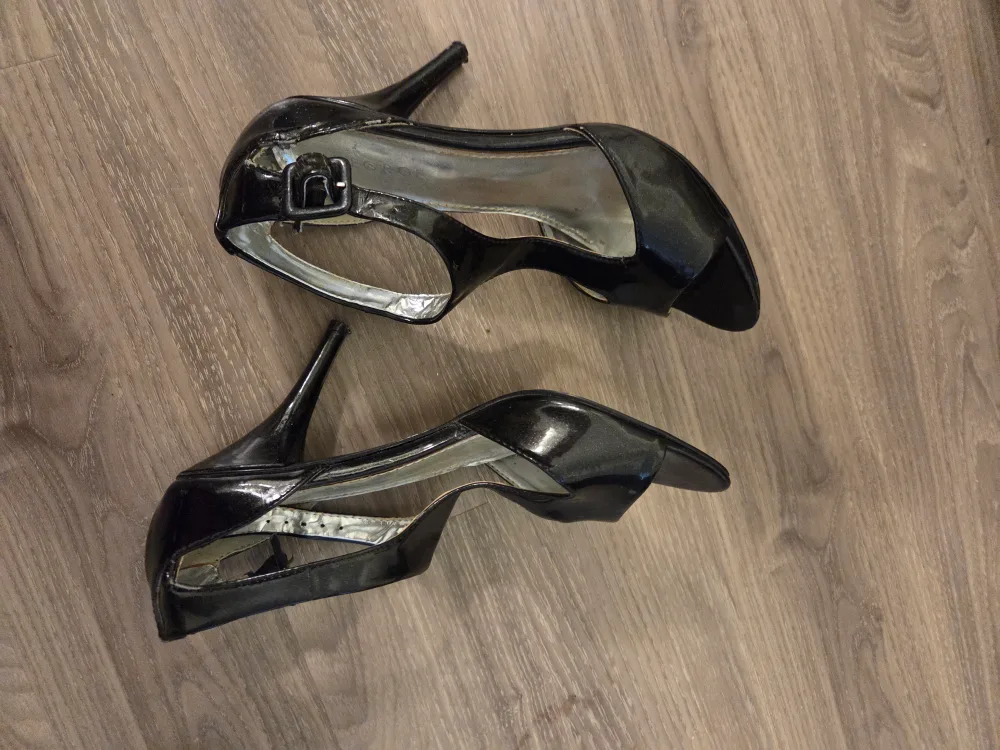 Black Heel Sandals image indicator(2)