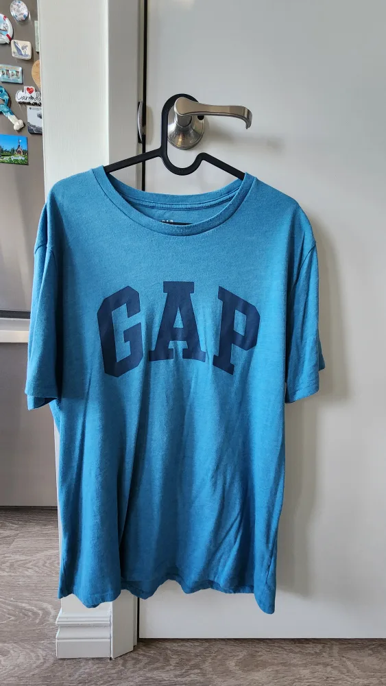 Men's GAP T-shirt - Size Large thumbnail
