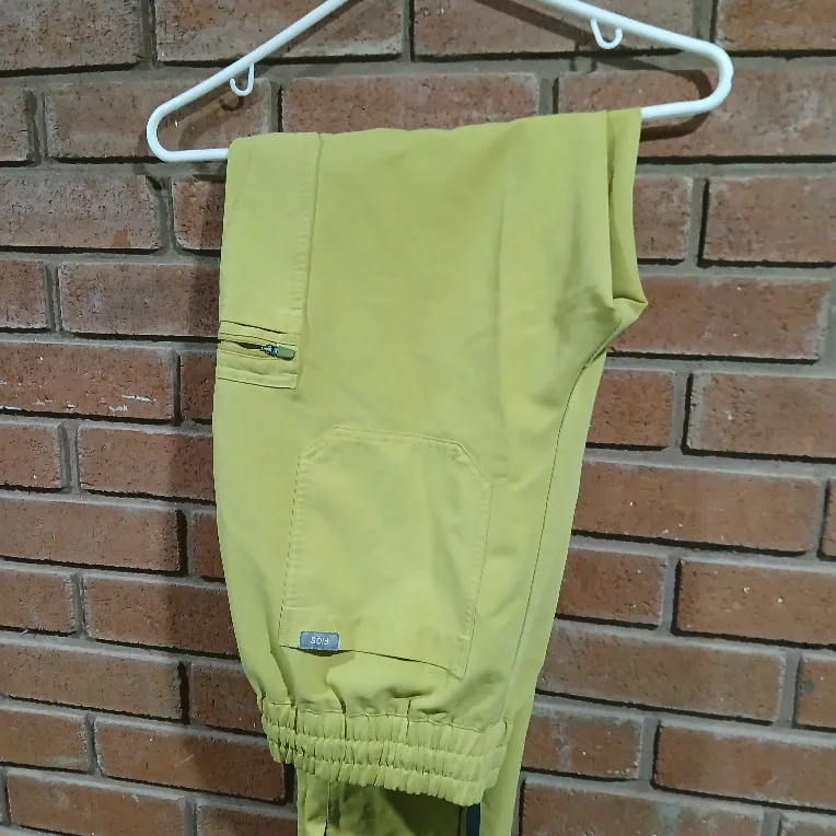 women's scrubs image indicator(2)