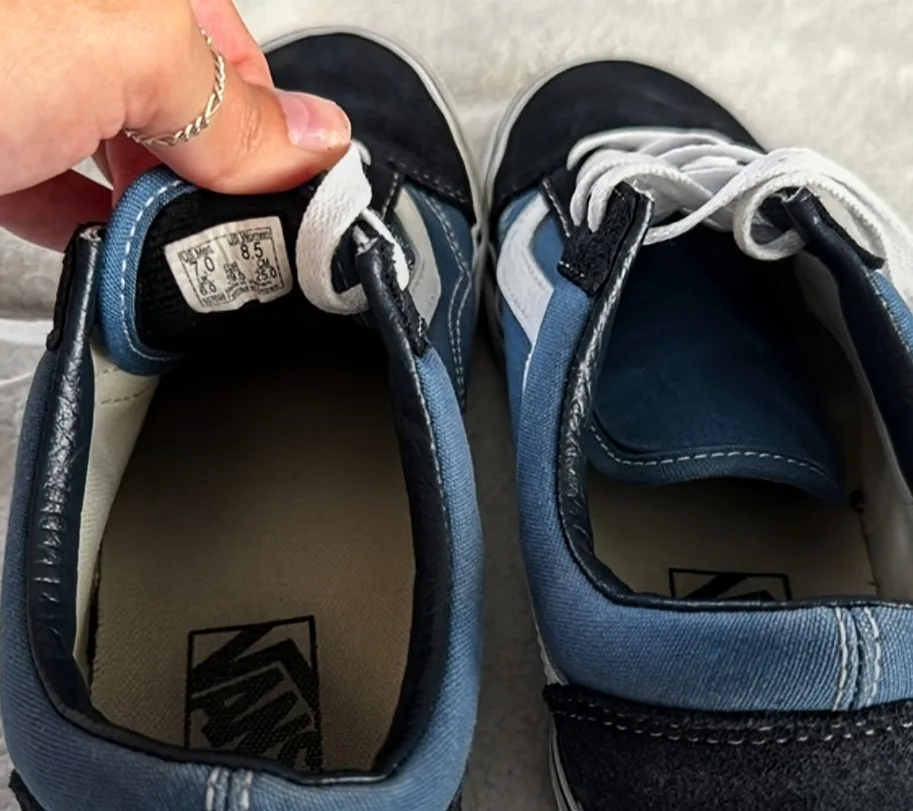 Unisex Vans Sneakers - Blue, Navy & White M 7 / W 8.5 image indicator(6)