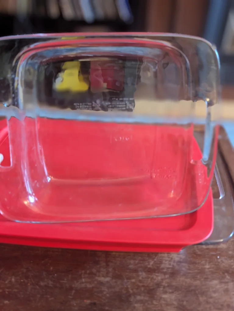 Pyrex 9x13 and 8x8 Baking Dishes with Lids image indicator(2)