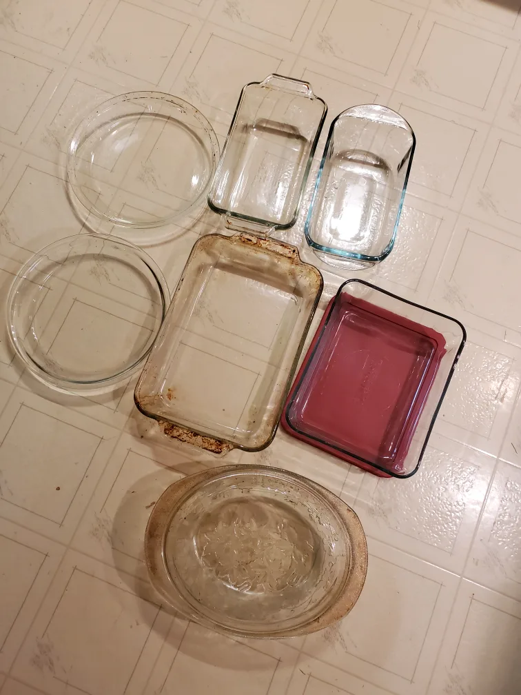 Assorted Glass Bakeware Set thumbnail