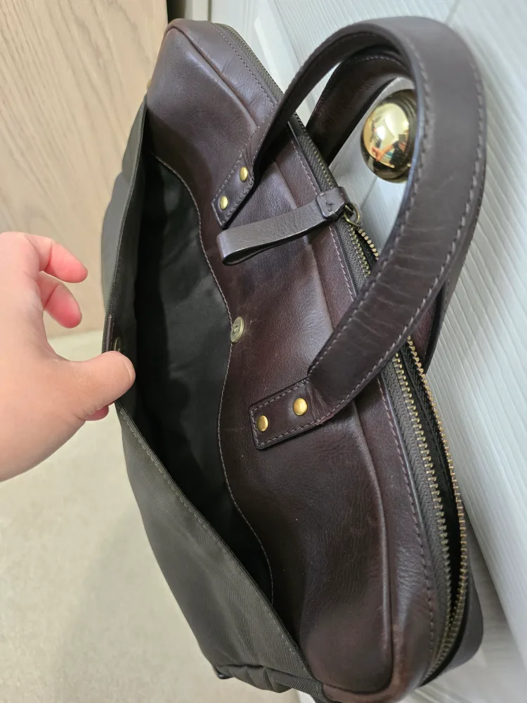 Fossil laptop bag image indicator(2)