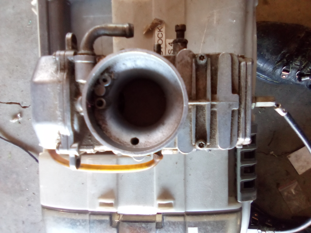 complete carburetor for 85 Yamaha - photo 3