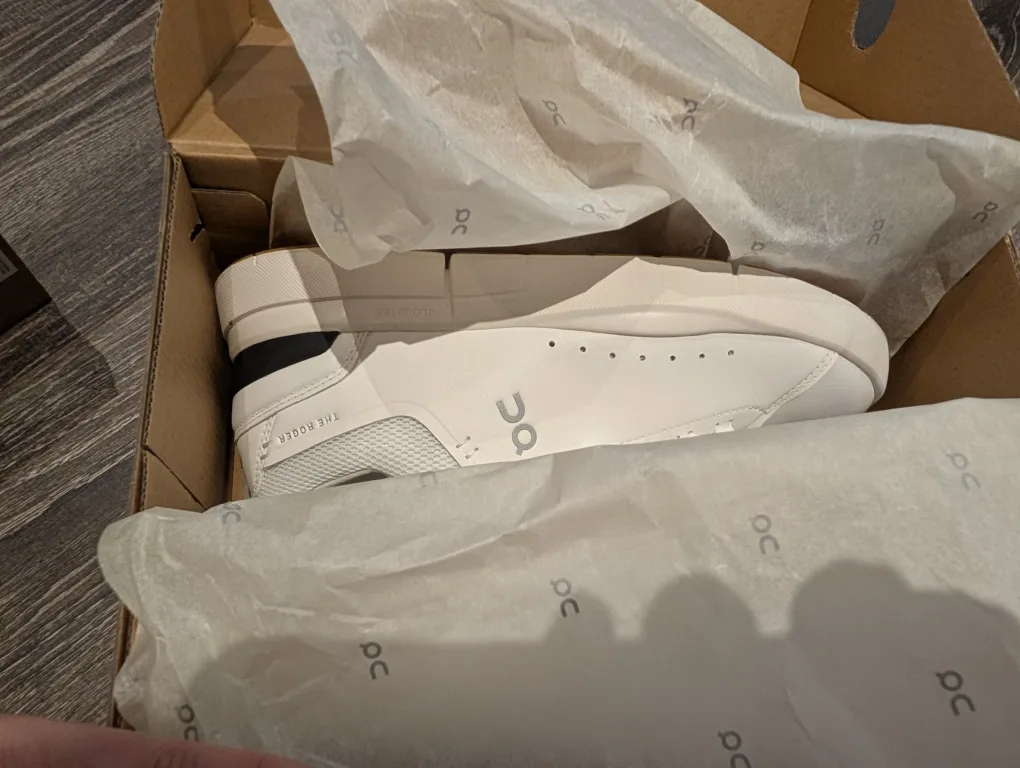 BNIB, On The Roger Advantage Sneakers, size 8.5 and 9 womens image indicator(3)