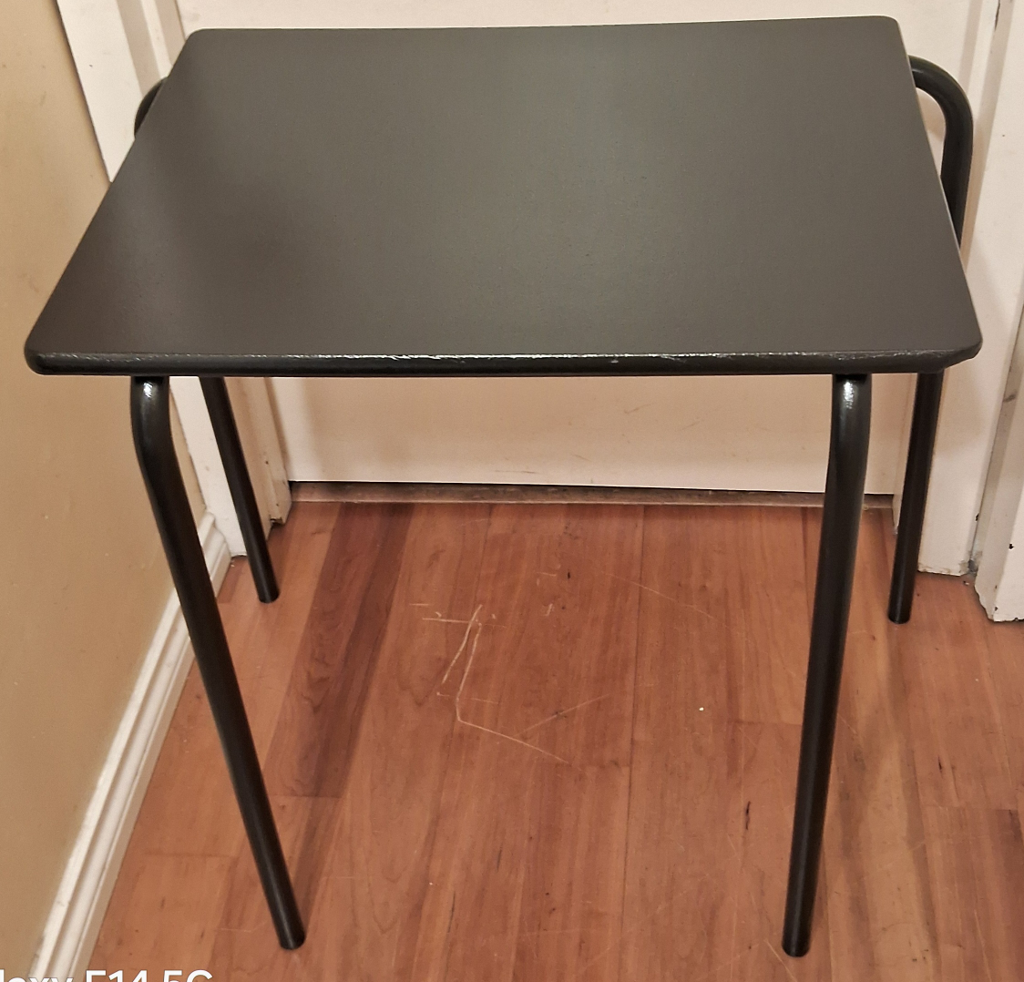 Table and Chair (pick up today) - photo 2