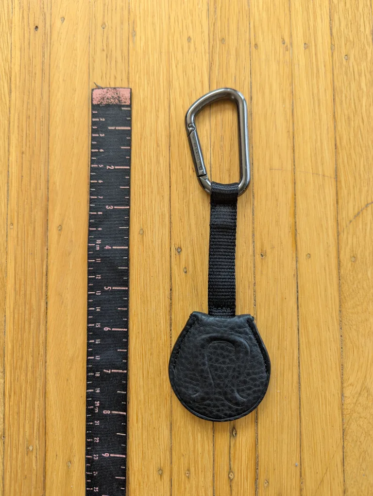 Black Lululemon Keychain Carabiner thumbnail