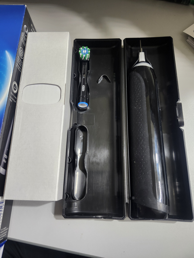 Oral-B Pro 1000 Electric Toothbrush - New - photo 2