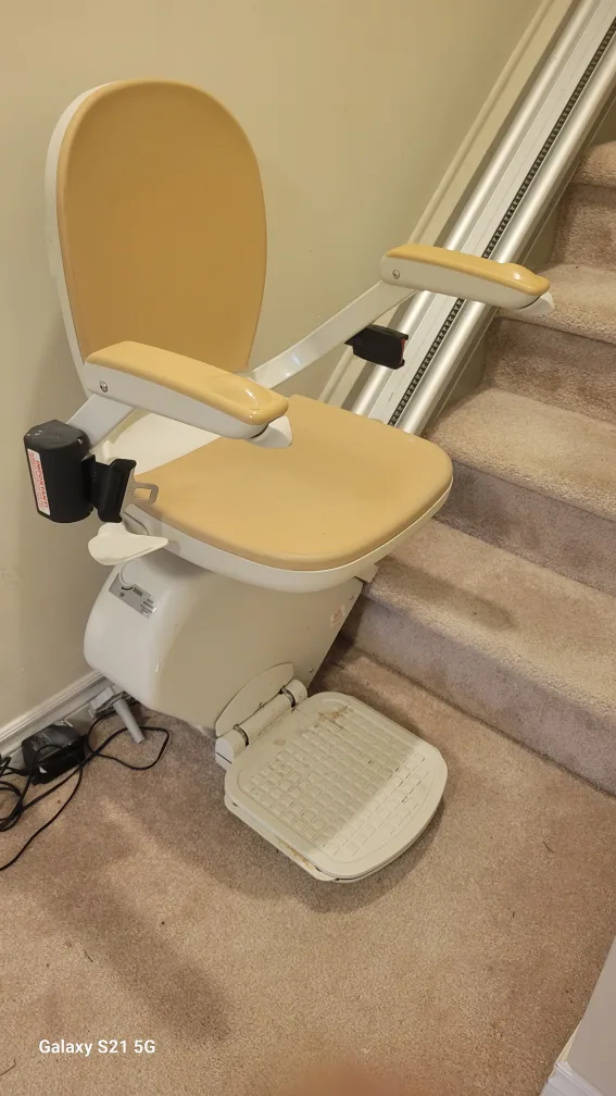 Acorn Stairlift - Gently Used image indicator(2)