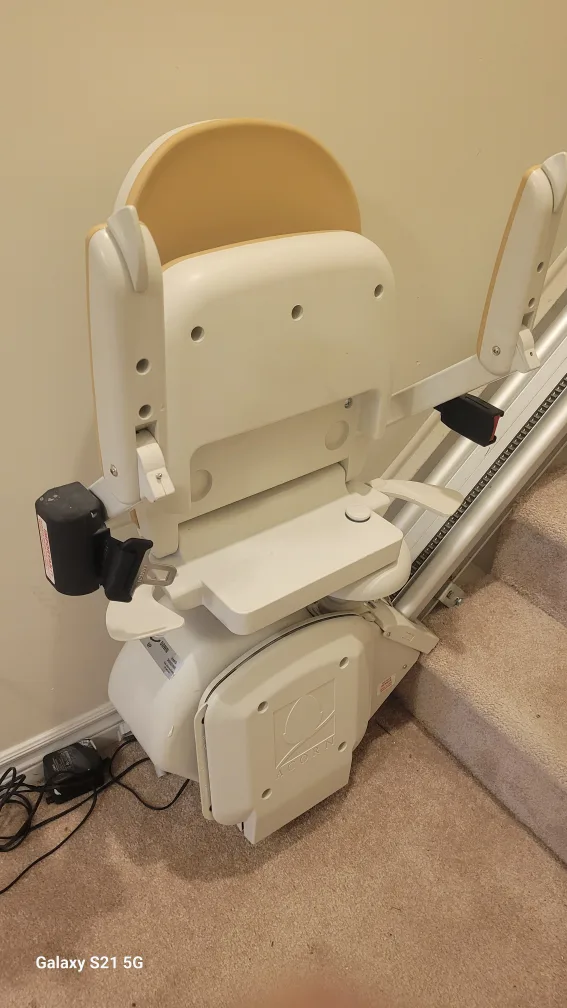 Acorn Stairlift - Gently Used image indicator(3)