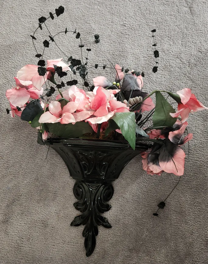 Wall Sconce with Flowers image indicator(2)