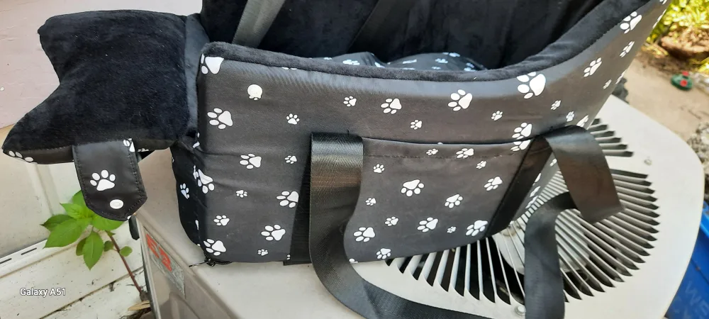 Pet Car Seat - Black Paw Print image indicator(2)