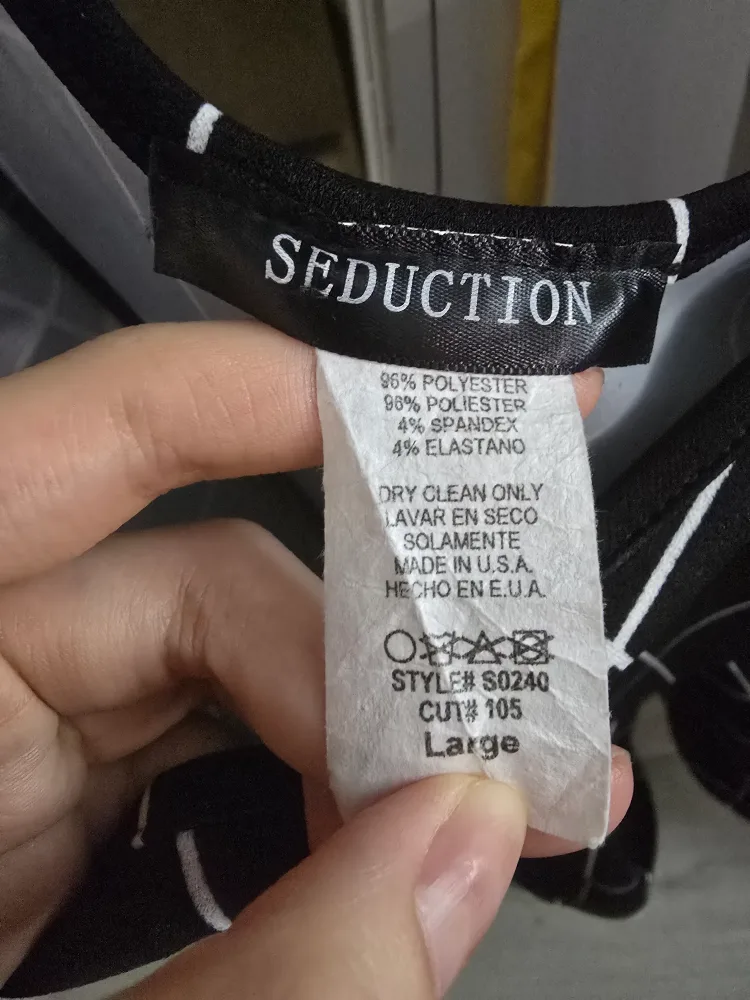 Black & White Grid Asymmetrical Top image indicator(3)