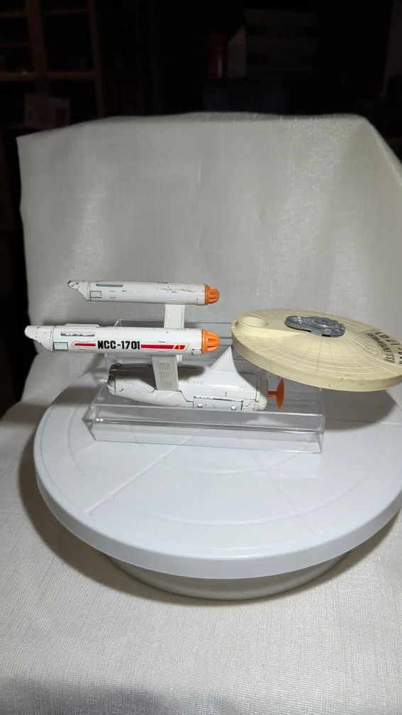 Vintage Star Trek U.S.S. Enterprise NCC-1701 Dinky Toy image indicator(2)