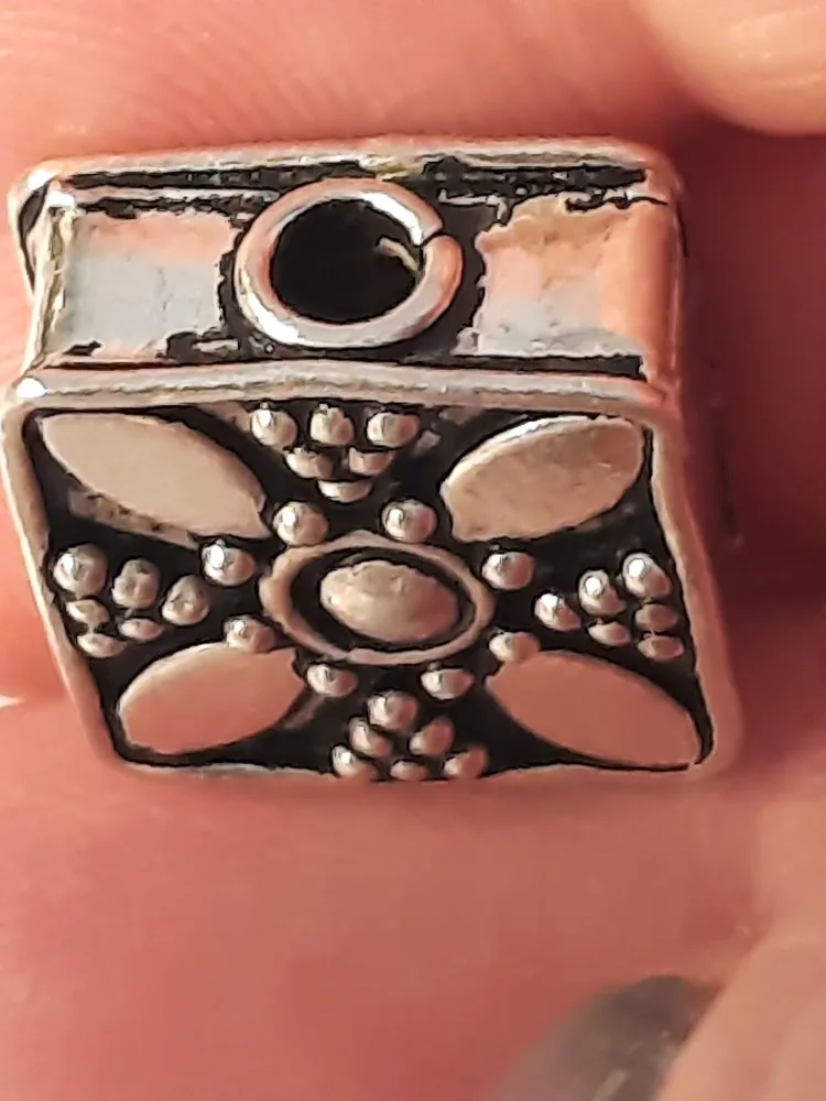 Silver Pendants and Charms image indicator(5)