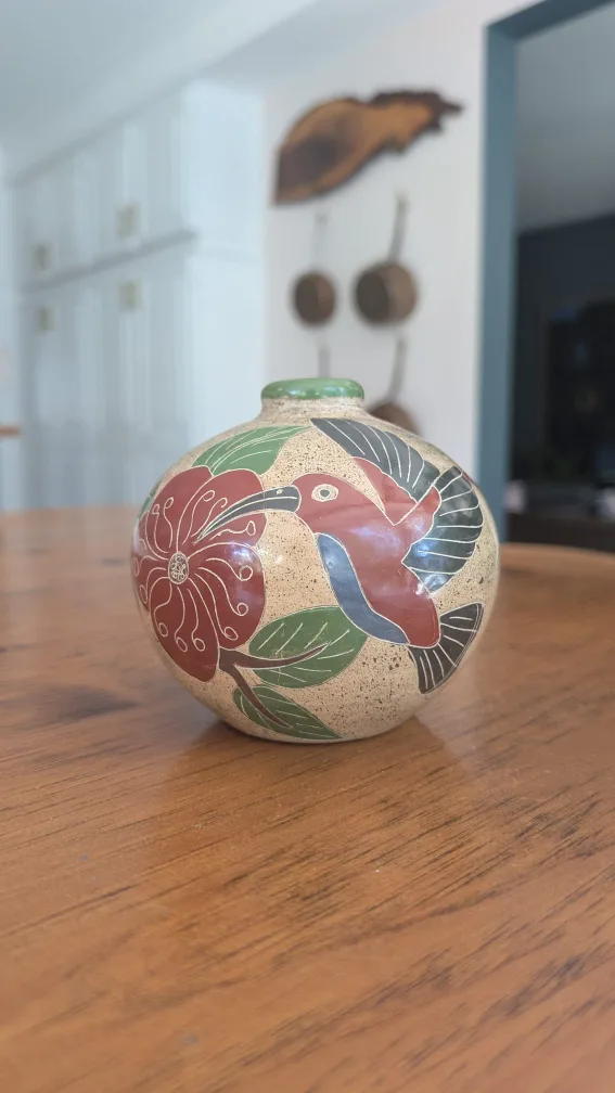 Vintage Nicaragua humming bird vase thumbnail