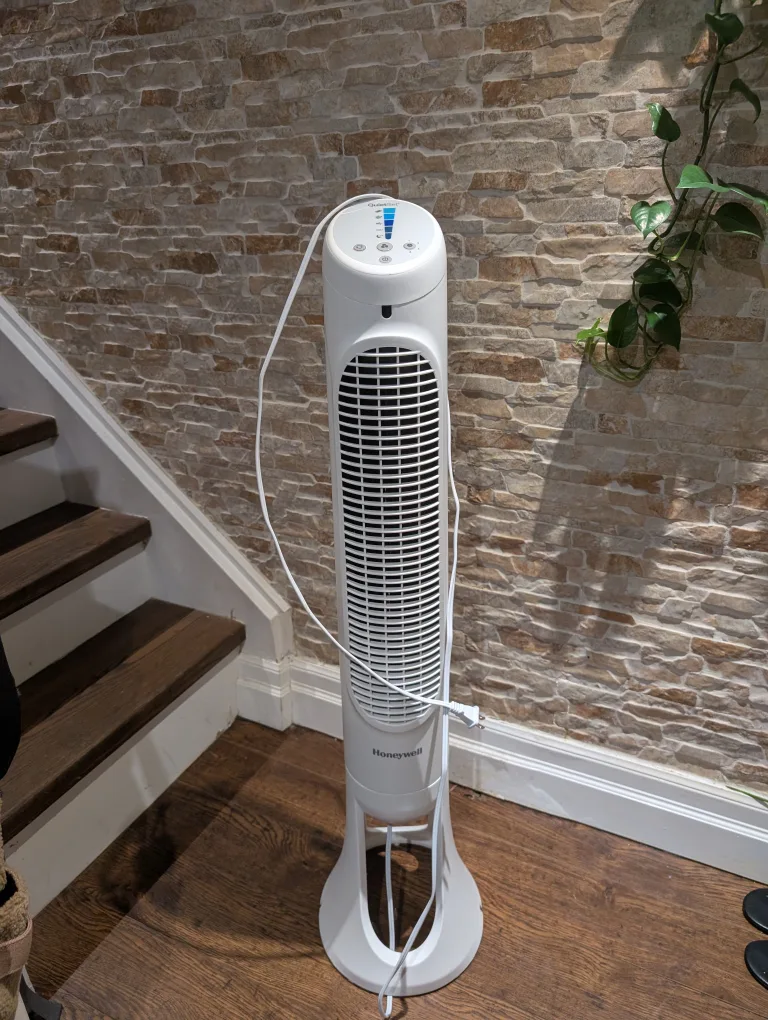 Honeywell Quiet Set Floor Fan thumbnail