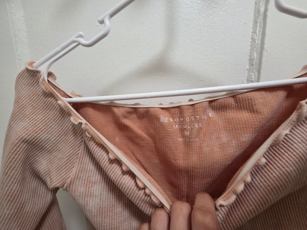 Aeropostale Seamless Top - Size M image indicator(2)
