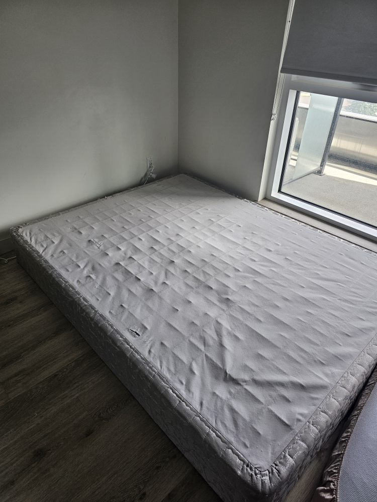 Queen size mattress base / box spring