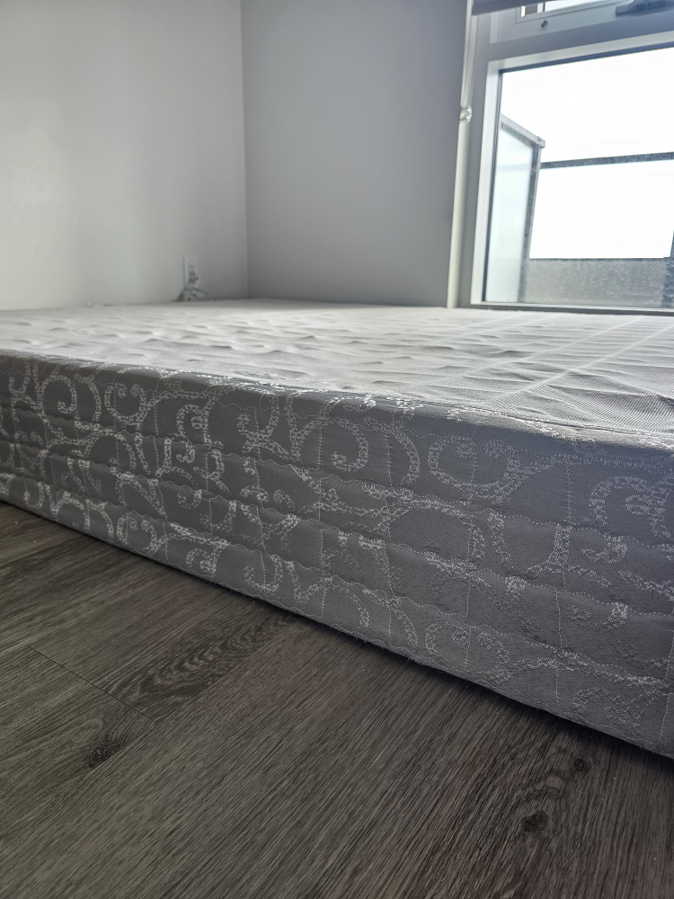 Queen size mattress base / box spring - photo 2