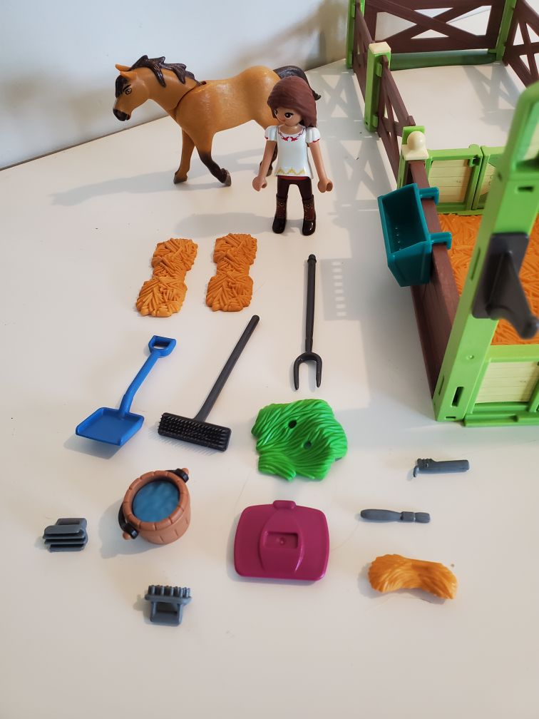 PLAYMOBIL 9478  Lucky & Spirit with Horse Stall PARTS ONLY - photo 2