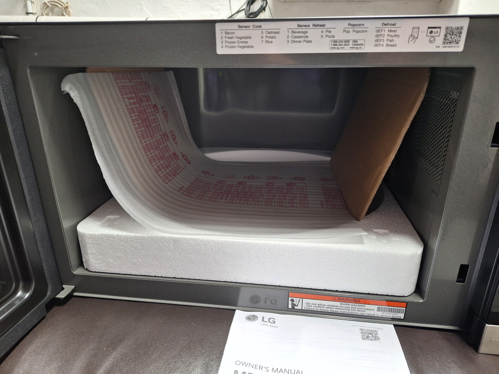 LG Microwave Oven - photo 4
