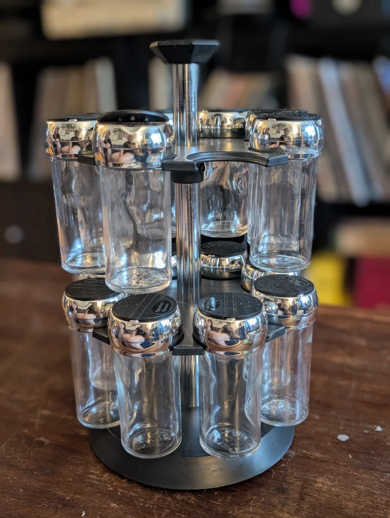 Spice Rack with 16 Glass Jars image indicator(3)