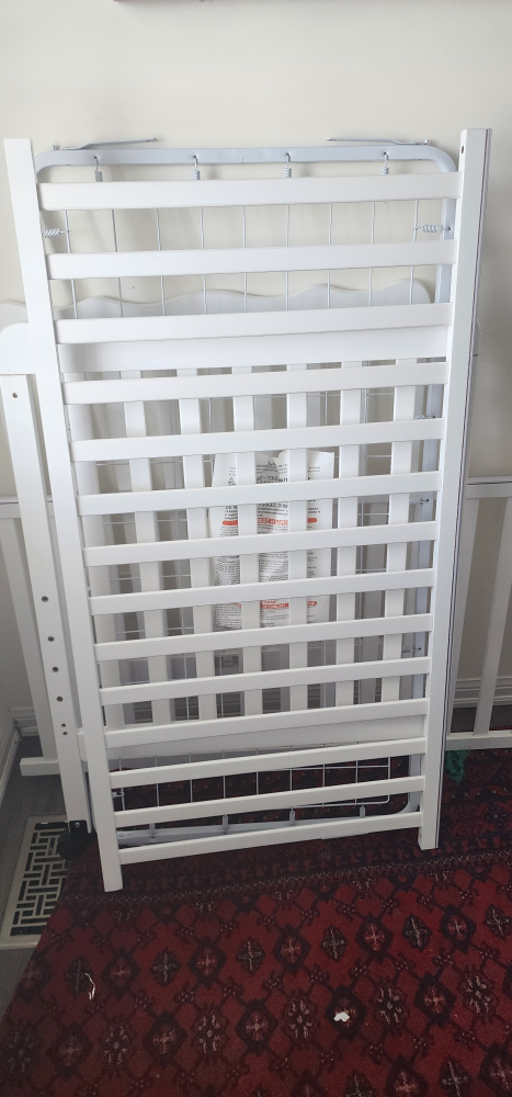 White Baby Crib, like brand new in use 1 weak - photo 3