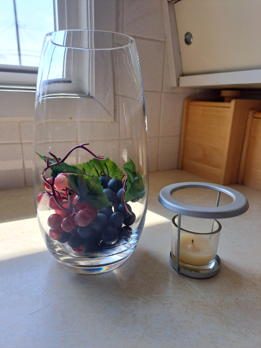 partylite Glass Vase with tealight/votive holder & Grapes
